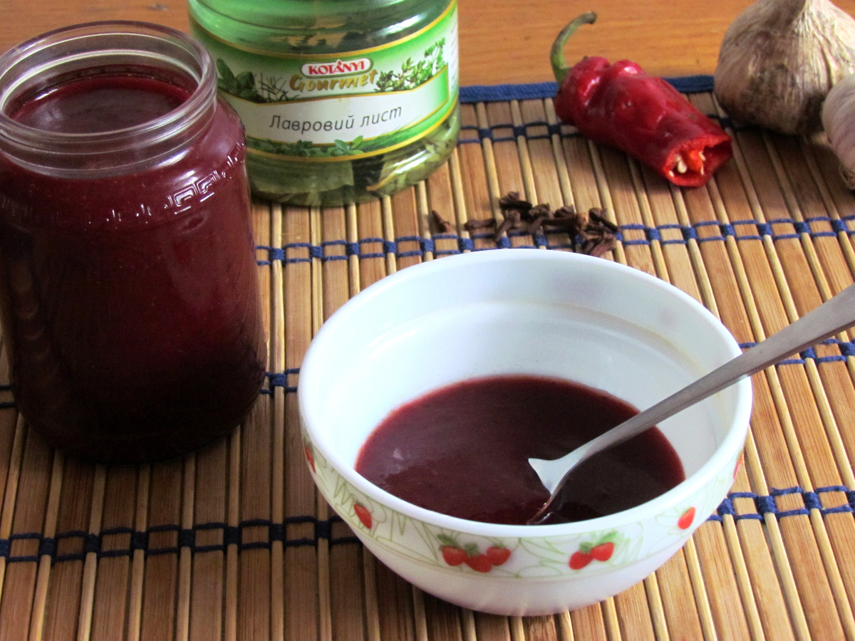 Соус из терна к мясу. Сливовый соус. пикантный соус из винограда.