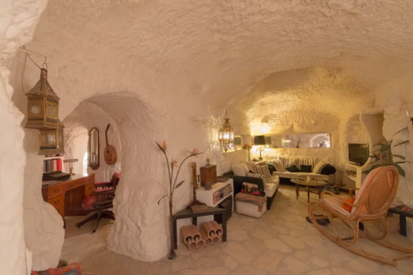 Недвижимости в Испании: дома в пещерах