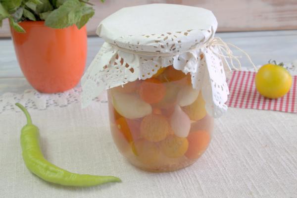 Маринованные помидоры черри с жемчужным луком Маринованные помидоры черри с жемчужным луком