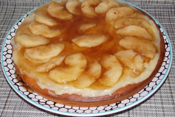 Творожно-манный пирог с заварным кремом и карамелизованными яблоками