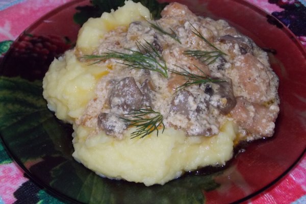 Куриная грудка с грибами в сметанном соусе Куриная грудка с грибами в сметанном соусе
