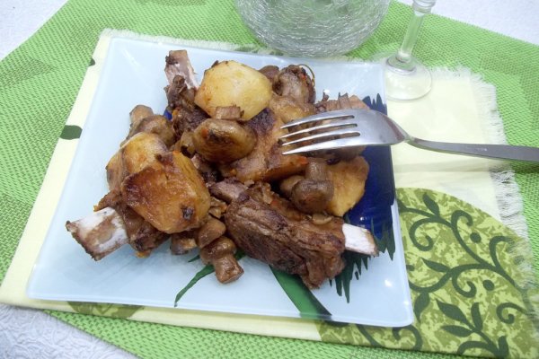 Рагу с ребрышками и шампиньонами Рагу с ребрышками и шампиньонами