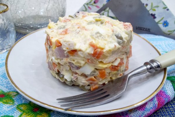 Салат «Столичный» с вареной курицей