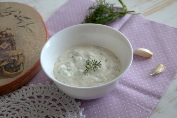 Чесночно-сметанный соус для мант и пельменей Чесночно-сметанный соус для мант и пельменей