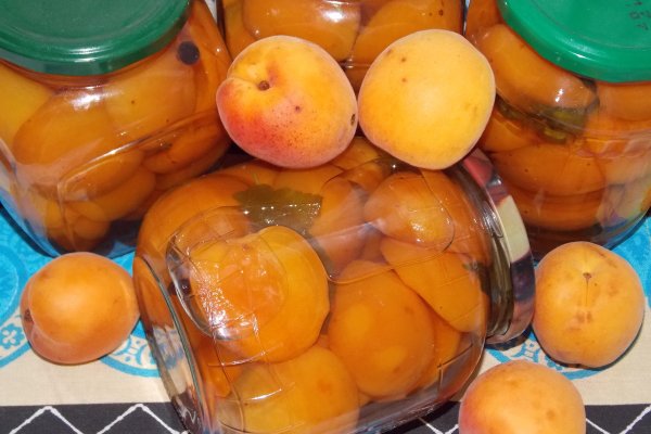 Консервированные абрикосы в сиропе
