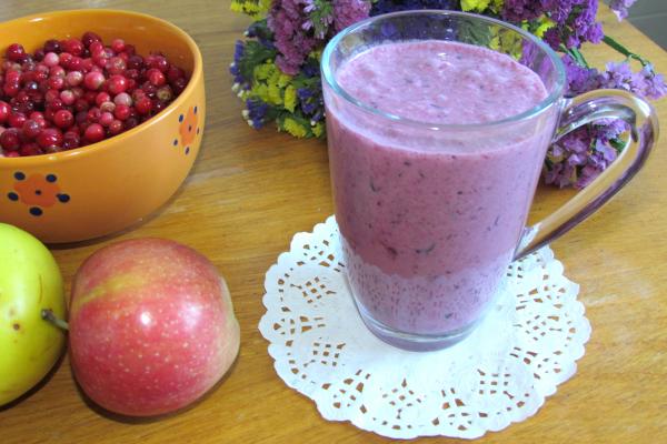 Кефирный смузи с черникой и брусникой Кефирный смузи с черникой и брусникой