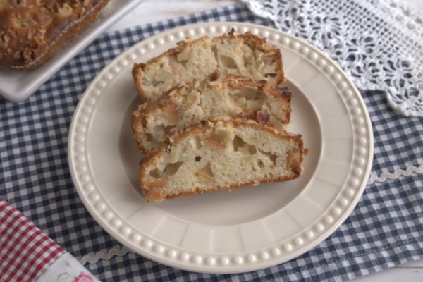 Медово-яблочный кекс с орехами Медово-яблочный кекс с орехами