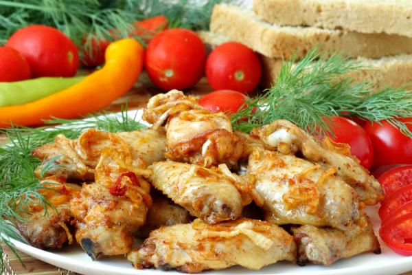 Куриные крылышки в чесночно-луковом маринаде Куриные крылышки в чесночно-луковом маринаде