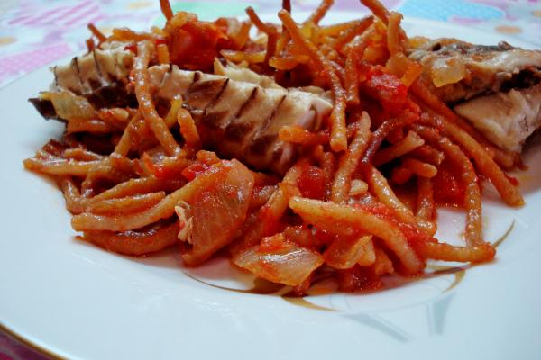 Каталонская кухня. Фидеуа — рыба, запеченная с итальянской пастой