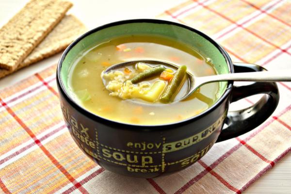 Гороховый суп с курицей и овощами