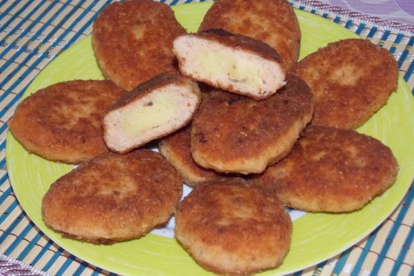 Зразы из красной рыбы с картофельным пюре Зразы из красной рыбы с картофельным пюре