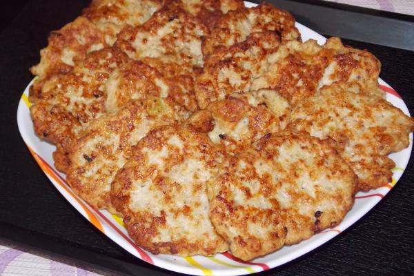 Куриные оладьи с грибами и овощами Куриные оладьи с грибами и овощами