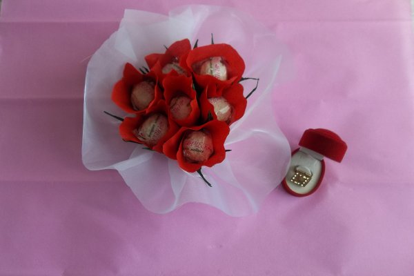 Как сделать «Валентинку» из конфет