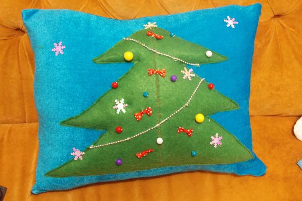 Как сшить новогоднюю подушку своими руками