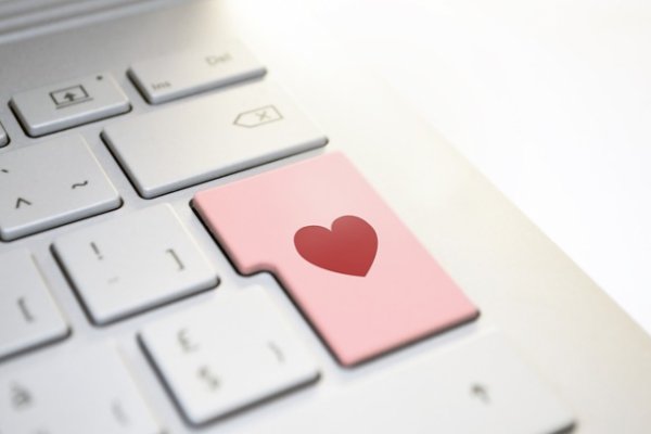 Стоит ли искать свою вторую половинку в Интернете? Стоит ли искать свою вторую половинку в Интернете?