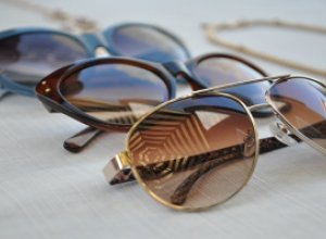 Как выбрать безопасные солнечные очки