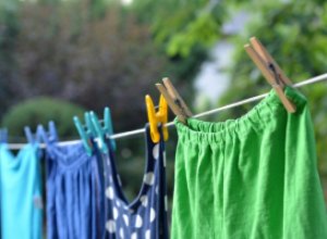 Как погладить одежду без утюга