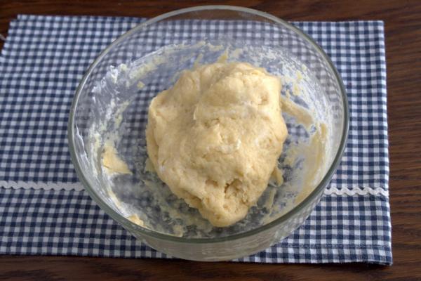 Пирог со свежей смородиной и безе