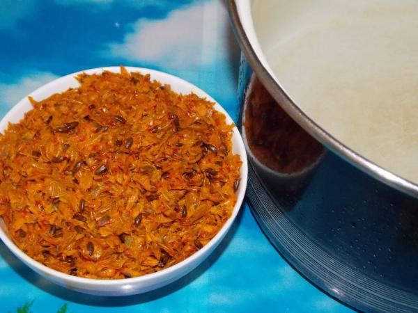 Компот из жмыха облепихи. 1084 3u. Компот из жмыха облепихи фото. Компот из жмыха облепихи-1084 3u. картинка Компот из жмыха облепихи. картинка 1084 3u. Если вас замучила жажда, то единственная мысль, которая то и дело «жужжит» в голове: что выпить, чтобы чувствовать себя комфортно? В такой ситуации вашим спасением может стать бокал прохладного напитка из натуральных фруктов или/и ягод, который вы всегда можете приготовить собственными силами заблаговременно. Например, если вы еще с вечера сварите компот яблочно-облепиховый, то за ночь он как следует настоится и остынет, а с раннего утра у вас в запасе будет готовый вкусный напиток. И вовсе необязательно использовать для него цельные ягоды, можете обойтись и отжимками (жмыхом), оставшимися от приготовления сиропа из облепихи. Яблоки же сгодятся любые (сушеные, замороженные или свежие).