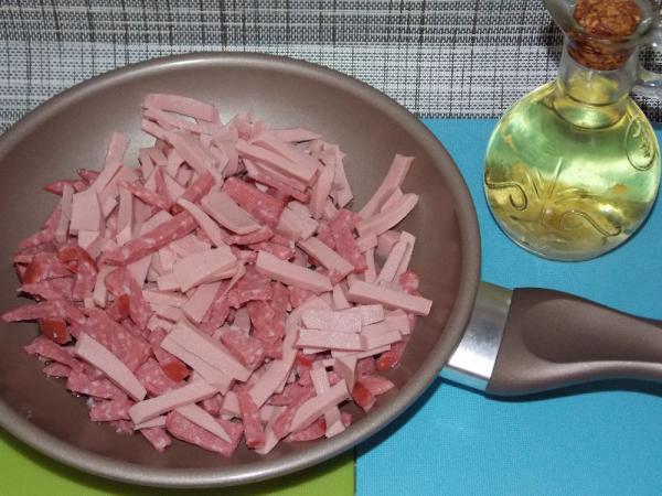 суп с плавленным сыром и колбасой и вермишелью рецепт с фото. 1136 5u. суп с плавленным сыром и колбасой и вермишелью рецепт с фото фото. суп с плавленным сыром и колбасой и вермишелью рецепт с фото-1136 5u. картинка суп с плавленным сыром и колбасой и вермишелью рецепт с фото. картинка 1136 5u. Разнообразить меню может простой кусочек сыра. Стоит к обычному супу добавить плавленый сырок, и обычное первое блюдо заиграет уже совсем другими красками. В этом рецепте с фото, я пошагово раскрою перед вами все тонкости приготовления сырного супа с колбасой и вермишелью.
