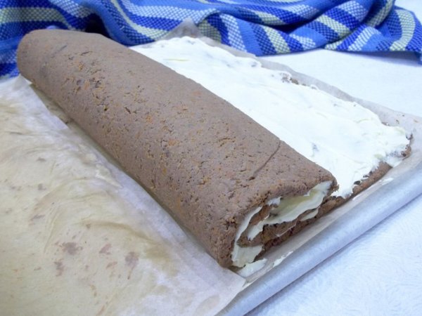Печеночный рулет с маслом