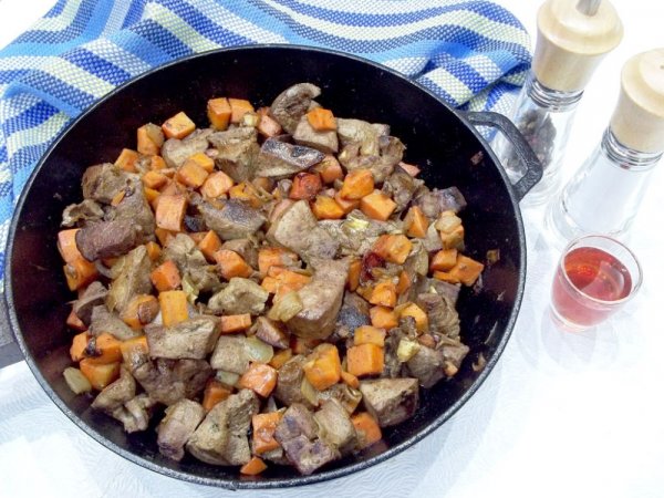 Печеночный рулет с маслом