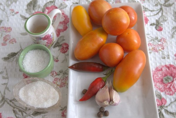 лысые помидоры рецепт быстрого приготовления. 2240 2u. лысые помидоры рецепт быстрого приготовления фото. лысые помидоры рецепт быстрого приготовления-2240 2u. картинка лысые помидоры рецепт быстрого приготовления. картинка 2240 2u. Лысые, т.е. без кожицы, быстро маринованные помидоры черри, – рецепт которых придумала не я, но которым я с неизменным успехом пользуюсь, — за последнее время стали постоянной забавой на моей кухне. Настолько, что, когда я на Старый Новый год давала мастер-класс в Брюсселе, показала этот несложный фокус.